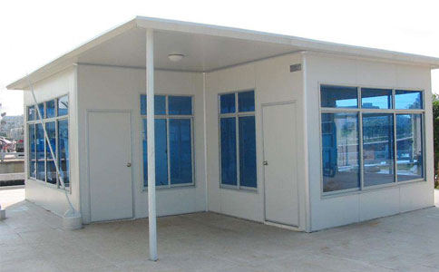 <a href='http://ssdrying.com/' target='_blank'><u>夹芯板</u></a>可以用来搭建移动板房